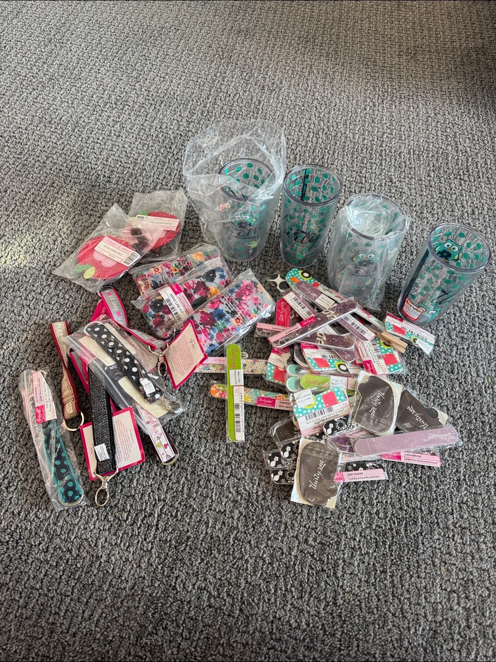 Thirty-One Gifts bundle (tervis cups (4) finger nail files, key fobs, etc)